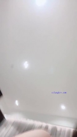 【青出于蓝而胜于蓝】前凸后翘，在校学妹，密码房，大尺度骚播  极品尤物，推荐! 截图5