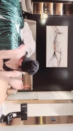 【青出于蓝而胜于蓝】前凸后翘，在校学妹，密码房，大尺度骚播  极品尤物，推荐! 截图6
