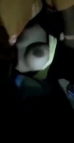 真实印度轮奸影像 一群青年强奸妙龄少女，被人按着狂艹，无力反抗痛哭不止！ 截图4