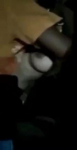 真实印度轮奸影像 一群青年强奸妙龄少女，被人按着狂艹，无力反抗痛哭不止！ 截图14
