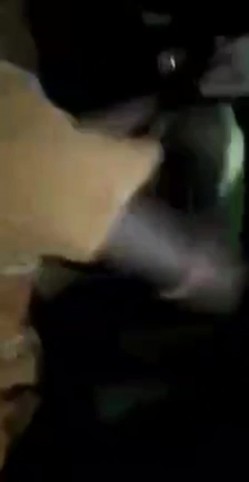 真实印度轮奸影像 一群青年强奸妙龄少女，被人按着狂艹，无力反抗痛哭不止！ 截图16