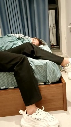 五天合集，【云南第一深情】，学妹醉酒~半梦半醒间被3p爆操~勾搭外卖，挺害羞的，刚下海，很有味道的妹子 截图9