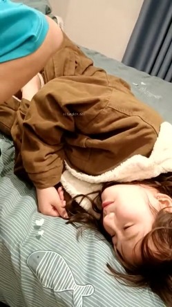 五天合集，【云南第一深情】，学妹醉酒~半梦半醒间被3p爆操~勾搭外卖，挺害羞的，刚下海，很有味道的妹子 截图13
