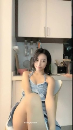 最近非常火，人气NO.1的超级清纯爆乳美腿才女，终于成功把闺蜜拉下海，双倍快乐啊！闺蜜也是个身材极品的福利姬，和她互摸 截图8