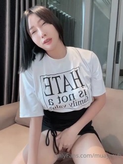 【你的淫荡姨妈】泰国轻熟人妻型巨乳网黄御姐「Muaymyb」露脸大尺度私拍 风骚露出男女通吃多穴满足 截图3
