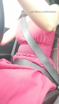 小骚货的户外之旅漏出玩跳弹，小河边大树下撅着屁股玩跳弹，全裸自慰上树老农家的彩田全裸游行不要错过 截图1