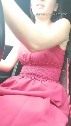 小骚货的户外之旅漏出玩跳弹，小河边大树下撅着屁股玩跳弹，全裸自慰上树老农家的彩田全裸游行不要错过 截图3
