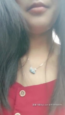 小骚货的户外之旅漏出玩跳弹，小河边大树下撅着屁股玩跳弹，全裸自慰上树老农家的彩田全裸游行不要错过 截图4