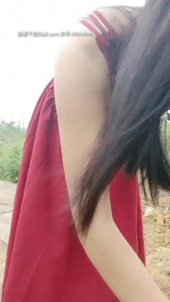 小骚货的户外之旅漏出玩跳弹，小河边大树下撅着屁股玩跳弹，全裸自慰上树老农家的彩田全裸游行不要错过 截图6
