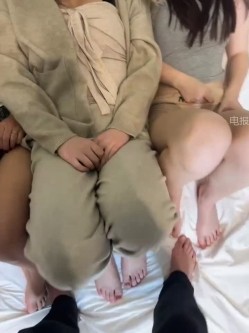 ️精神小妹【chunxiaoquqn】新晋精神小妹团播、几个年轻闺蜜一起下海赚钱 截图13