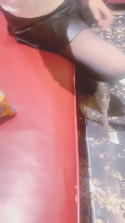 美女【拉闺蜜下海】高颜值少妇，御姐风骚正当时，家中跟几个男人来回操，无套内射好精彩！ 截图10