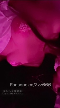专攻高颜值网红台湾泡良大神「郑原创」FO私拍，包养巨乳大学生Cindy，包养网上找到的极品女大，女上虐奶 截图5