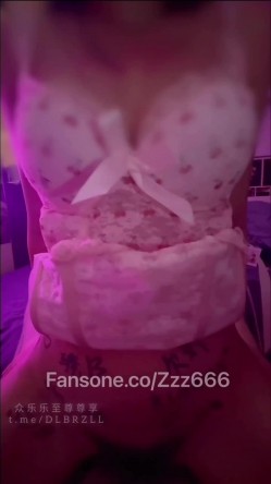 专攻高颜值网红台湾泡良大神「郑原创」FO私拍，包养巨乳大学生Cindy，包养网上找到的极品女大，女上虐奶 截图9