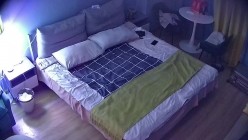 酒店摄像头偷拍腰细腿长高颜值美女穿着性感情趣内衣和几个客人啪啪 截图1