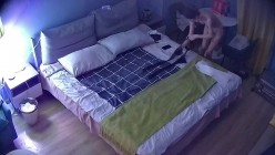 酒店摄像头偷拍腰细腿长高颜值美女穿着性感情趣内衣和几个客人啪啪 截图5