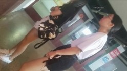 厕所偷拍两个黑衣白裤长发高颜值美女 截图2