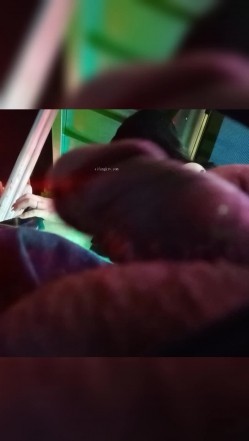 黑虎露出系列 牛人街头露JB对着年轻貌美的妹子打飞机 高颜值高画质 心脏巨大之人 截图3