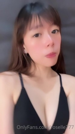 台湾Tictok模特身材网红「Roselle」OF大尺度私拍 外表单纯甜妹私下玩很大 截图10