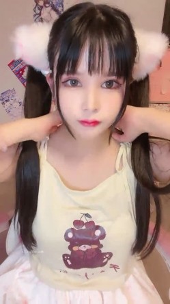 王炸！极品小仙女下海~美爆了~【夏日甜甜】100%心动感觉~完全就是福利姬的颜值~！美不美各位大哥说了算~！ 截图1