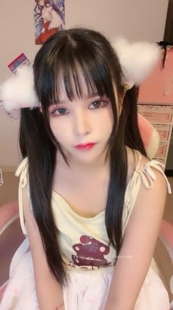 王炸！极品小仙女下海~美爆了~【夏日甜甜】100%心动感觉~完全就是福利姬的颜值~！美不美各位大哥说了算~！ 截图6