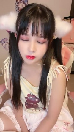 王炸！极品小仙女下海~美爆了~【夏日甜甜】100%心动感觉~完全就是福利姬的颜值~！美不美各位大哥说了算~！ 截图14