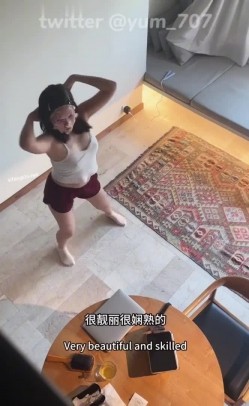《高价VIP 福利群 泄密》性格活泼艺校身材非常顶的美乳白虎小美女【玉米】露脸私拍，塞跳蛋裸舞潮喷，各种高潮脸～稀缺资源值得收藏 截图7