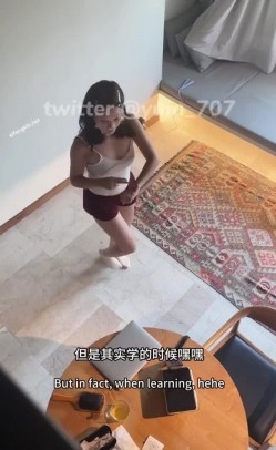 《高价VIP 福利群 泄密》性格活泼艺校身材非常顶的美乳白虎小美女【玉米】露脸私拍，塞跳蛋裸舞潮喷，各种高潮脸～稀缺资源值得收藏 截图8