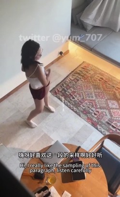 《高价VIP 福利群 泄密》性格活泼艺校身材非常顶的美乳白虎小美女【玉米】露脸私拍，塞跳蛋裸舞潮喷，各种高潮脸～稀缺资源值得收藏 截图14