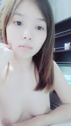 新人漂亮美女主播一多自慰秀 颜值不错身材白皙 自慰插穴淫水多多 截图3