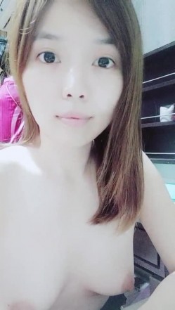 新人漂亮美女主播一多自慰秀 颜值不错身材白皙 自慰插穴淫水多多 截图4