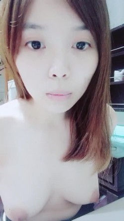 新人漂亮美女主播一多自慰秀 颜值不错身材白皙 自慰插穴淫水多多 截图6
