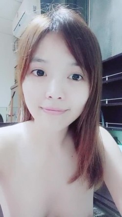 新人漂亮美女主播一多自慰秀 颜值不错身材白皙 自慰插穴淫水多多 截图13
