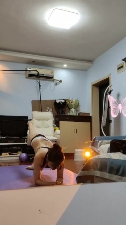 观音桥 ·熟女楼凤 姐姐 吹拉弹唱，样样精通。客人舔逼，帮客户口爆，逼逼真香，几乎每个客户都想舔 截图3