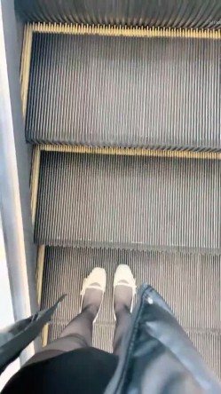 【黛西老师】商场~马路~树林~勾搭技师内射一屁股~露脸 截图10