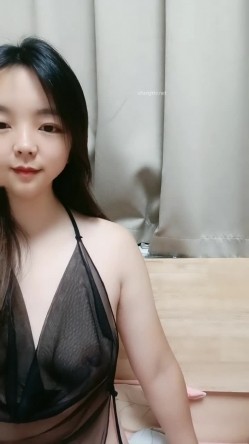 ️ ️【在职空姐下海】露脸美女约大哥激情啪啪 从浴室干到床上深插到底搞的好热 截图2