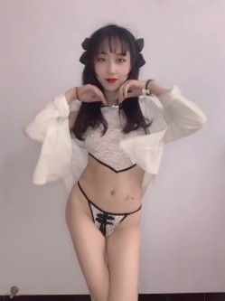 ️精品推荐 超重磅流出 举牌系列之唯美舞蹈生全方位反差婊情趣内衣自慰私拍合集 截图1