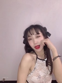 ️精品推荐 超重磅流出 举牌系列之唯美舞蹈生全方位反差婊情趣内衣自慰私拍合集 截图6