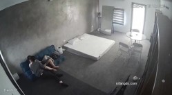 黑客破解家庭网络摄像头偷拍住毛坯房的年轻情侣疯狂做爱有时一天做爱几次 截图2