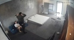黑客破解家庭网络摄像头偷拍住毛坯房的年轻情侣疯狂做爱有时一天做爱几次 截图4