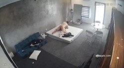 黑客破解家庭网络摄像头偷拍住毛坯房的年轻情侣疯狂做爱有时一天做爱几次 截图9
