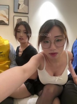 ️清纯主播【202509yoyo】表姐带着表妹下海直播、在线教口活、练习做爱姿势 截图8