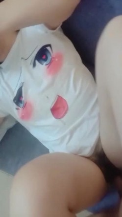 骚逼女友~中午下班回来就吵醒我~让我在客厅操她！知道婆婆在房间睡觉，捂着嘴不敢叫出声音！~~ 截图11