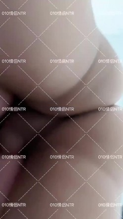 淫乱绿帽情侣『010情侣』群P 交换 淫乱盛宴！两个小母狗脸对着脸被俩老公在后面激烈输出 被操得淫相毕露 截图3