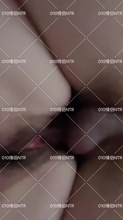 淫乱绿帽情侣『010情侣』群P 交换 淫乱盛宴！两个小母狗脸对着脸被俩老公在后面激烈输出 被操得淫相毕露 截图6