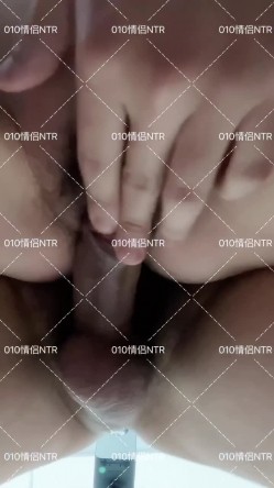 淫乱绿帽情侣『010情侣』群P 交换 淫乱盛宴！两个小母狗脸对着脸被俩老公在后面激烈输出 被操得淫相毕露 截图9