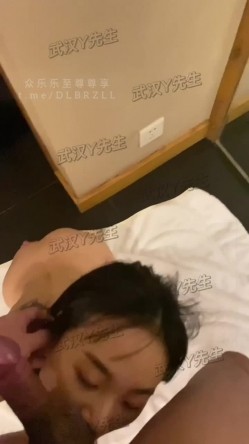 武汉富二代泡良大神「Y先生」推特约炮实录 浴缸爆操露脸少妇，镜前后入A4腰，4P调教两只小母狗，沙发大战纹身荡女 截图1
