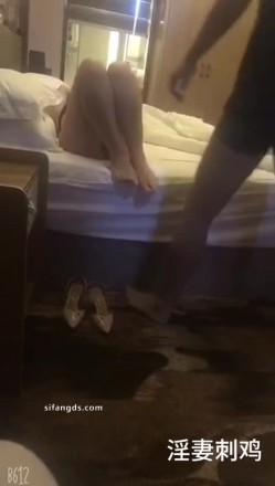 顶级淫妻博主，【刺鸡】，分享老婆给单男操多P，露脸，这个少妇真是骚，喜欢大学生 截图6
