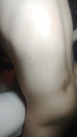 深夜的少妇勾搭小哥互动车震，主动抓着小哥的手揉捏自己的骚奶子，口交大鸡巴，在后排多体位爆草抽插好刺激 截图15