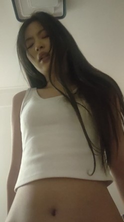 很正的长腿小红书漂亮女友，私下却是另一幅模样，露脸性爱自慰口交，女上位表情亮了 截图8