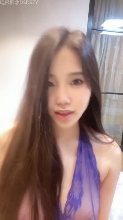黄色战袍校花女神「甜奶汐」，让人梆硬的身材，一看就是个淫妇，白虎馒头逼，不干个几个小时满足不了！ 截图5